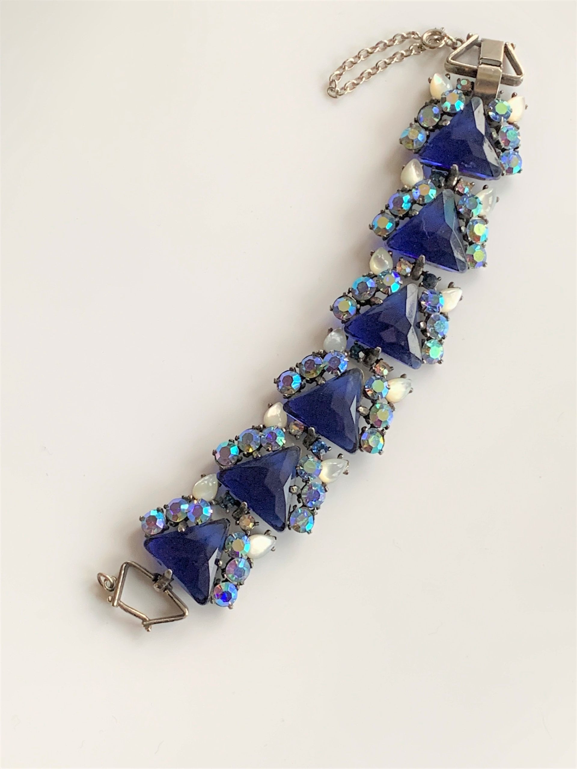 Blue and white facetted glass bracelet